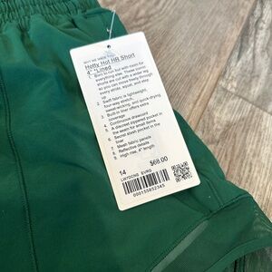 NEW with tags! Lululemon Hotty Hot High-Rise Lined Short 4"
Everglade Green